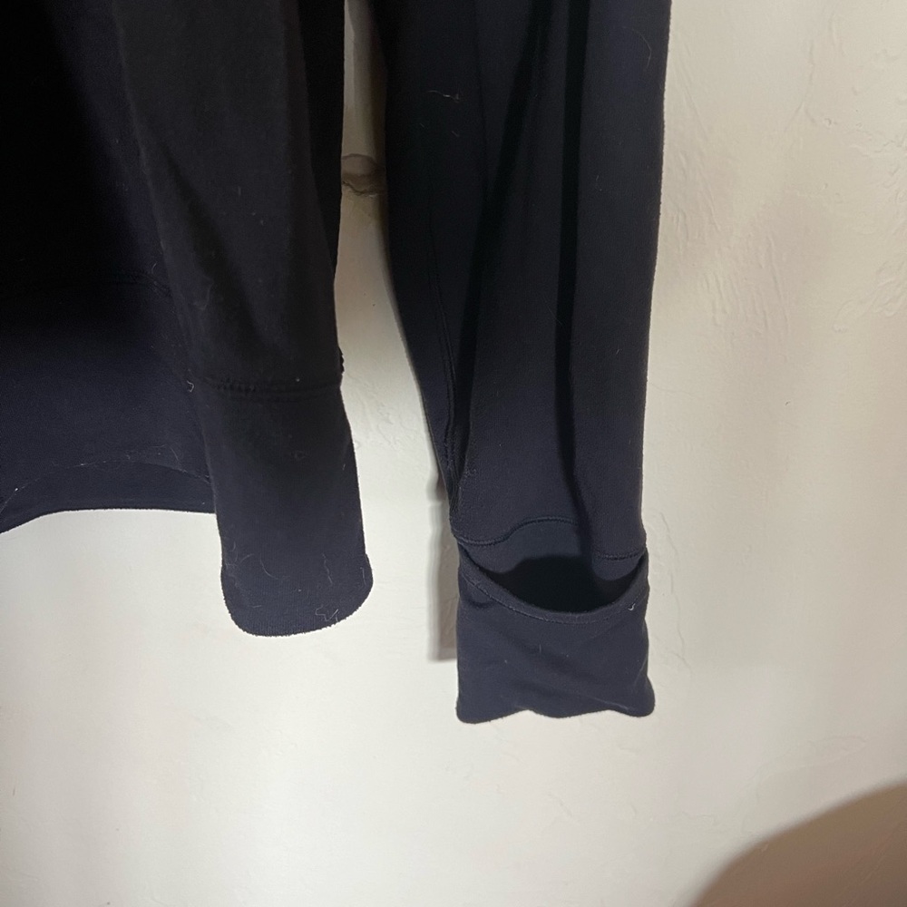 Lululemon • Black Long Sleeve - Picture 4 of 5